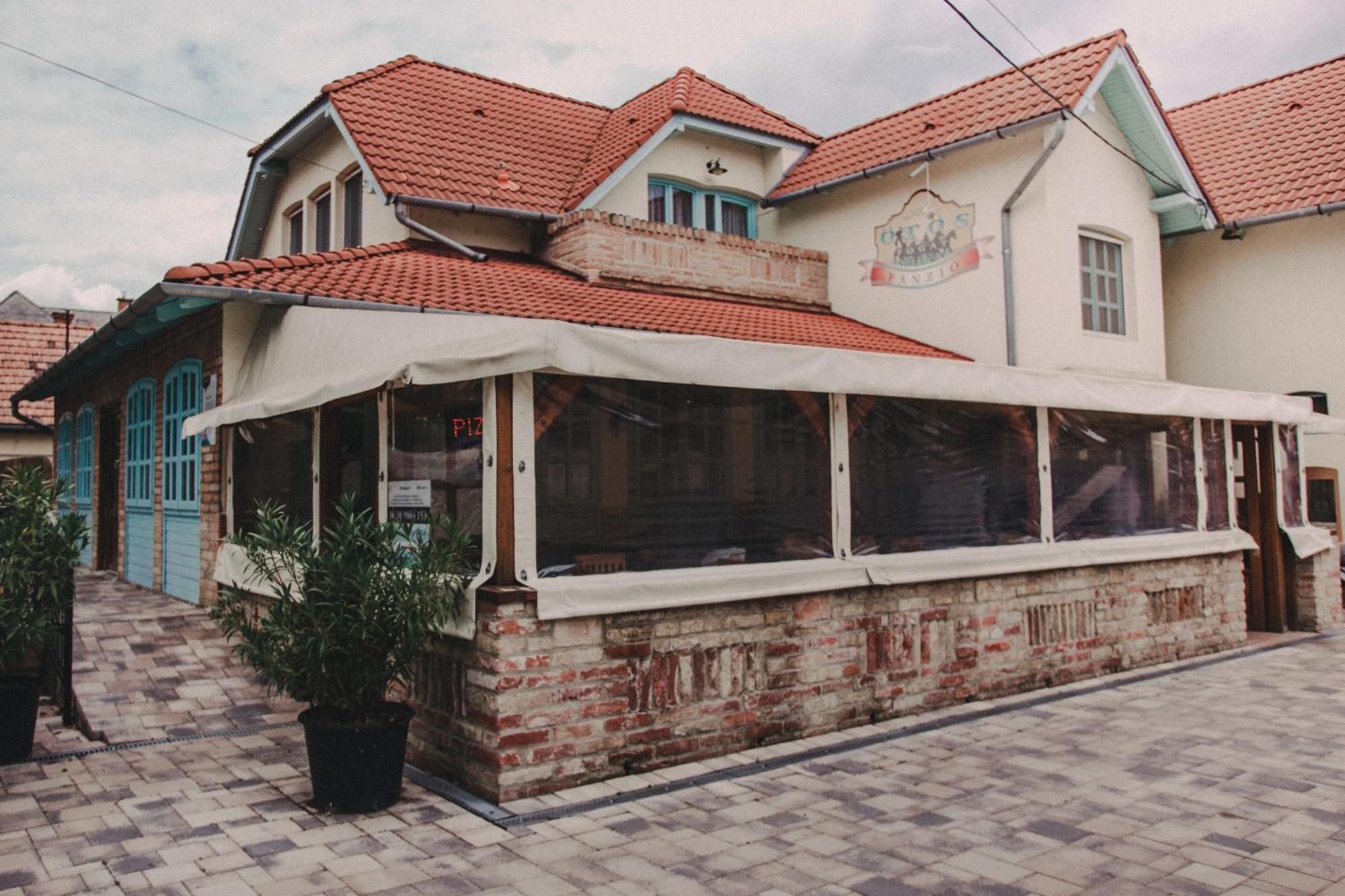 Oetoesfogat Panzio Bed & Breakfast Siofok Ngoại thất bức ảnh