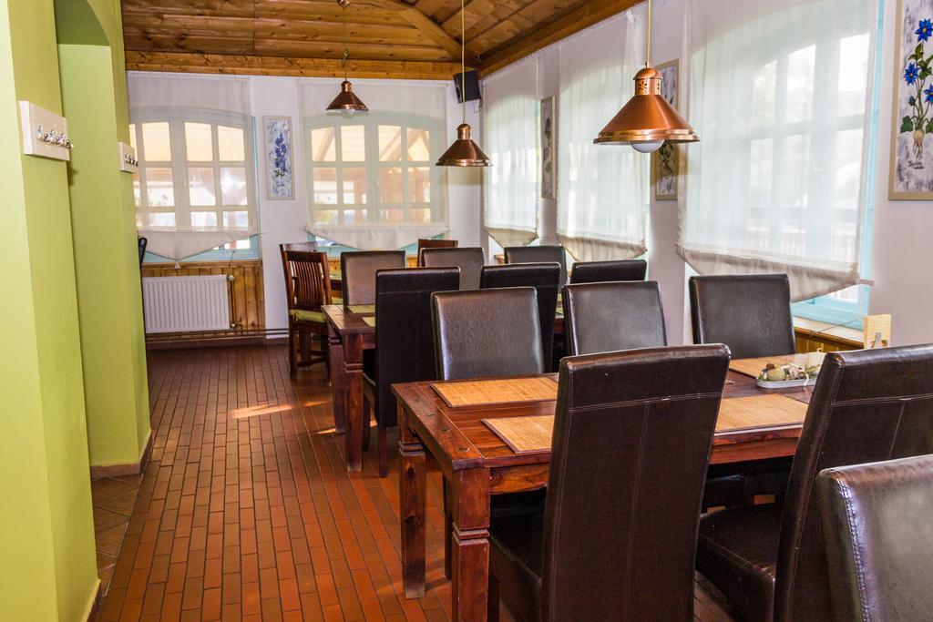 Oetoesfogat Panzio Bed & Breakfast Siofok Ngoại thất bức ảnh