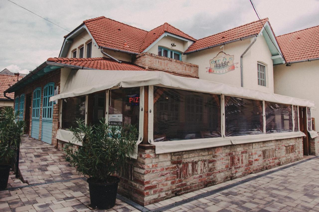 Oetoesfogat Panzio Bed & Breakfast Siofok Ngoại thất bức ảnh